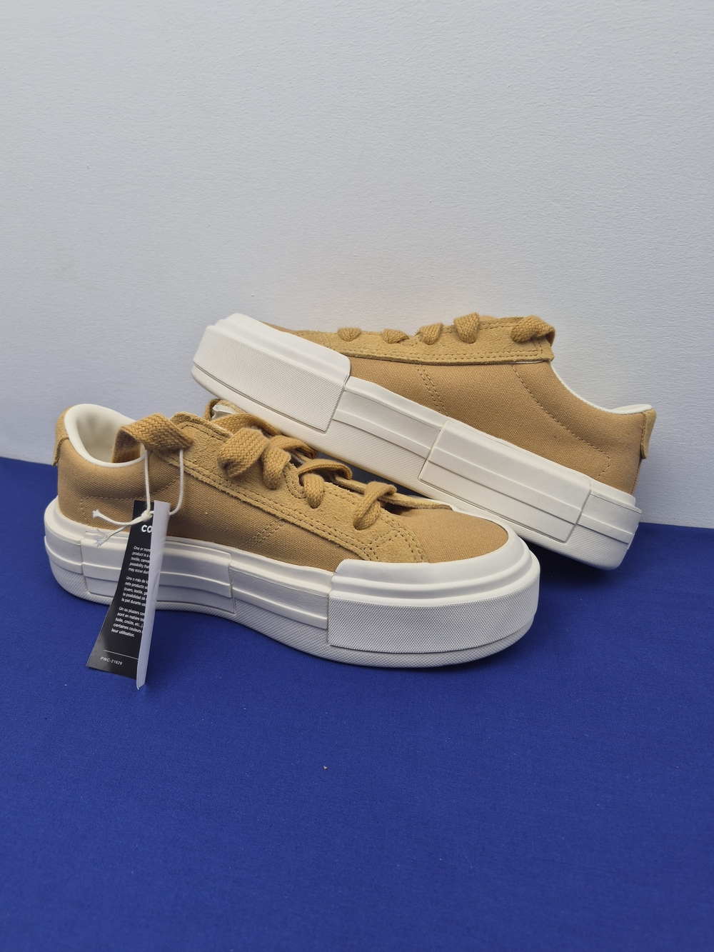 Converse Unisex CTAS CRUISE OX Sandy Shore/Egret Low Top Sneaker Size 8 Women’s